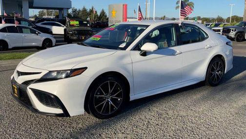 2022 Toyota Camry SE