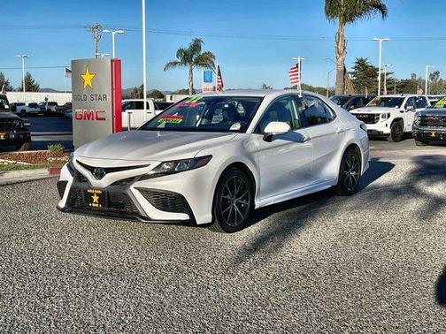 2022 Toyota Camry SE