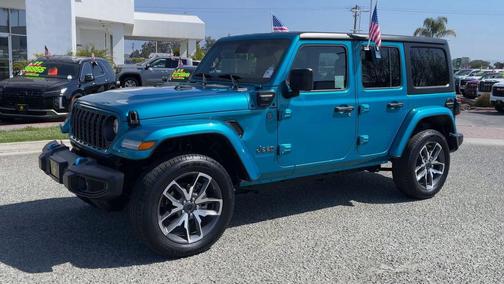 Bikini Pearl Coat 2024 Jeep Wrangler 4xe Sport S