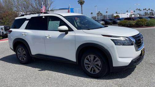 Pearl White Tricoat 2024 Nissan Pathfinder SV 4WD