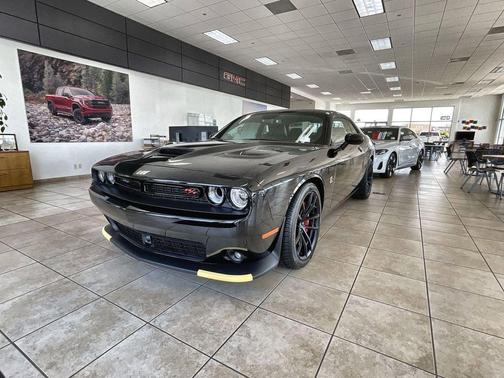 Pitch Black Clearcoat 2022 Dodge Challenger R/T Scat Pack