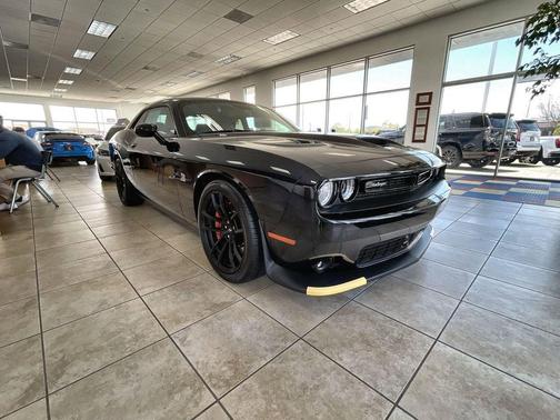 Pitch Black Clearcoat 2022 Dodge Challenger R/T Scat Pack