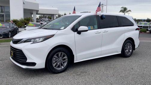 2023 Toyota Sienna LE