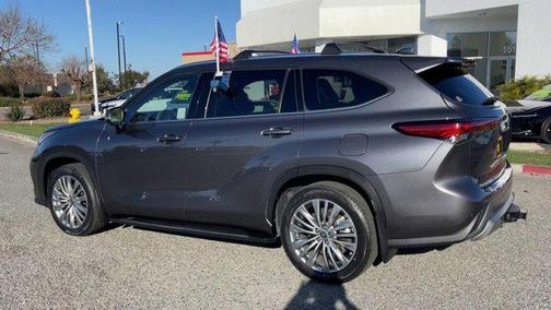 2023 Toyota Highlander Hybrid Platinum