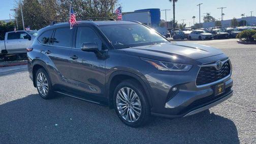 2023 Toyota Highlander Hybrid Platinum