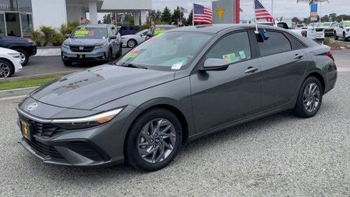 2024 Hyundai ELANTRA SEL