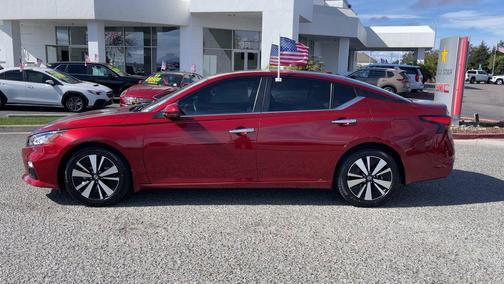 Scarlet Ember Tintcoat 2022 Nissan Altima 2.5 SV