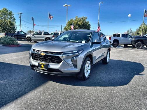 Sterling Gray Metallic 2024 Chevrolet Trax LS