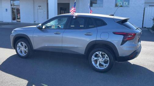 Sterling Gray Metallic 2024 Chevrolet Trax LS