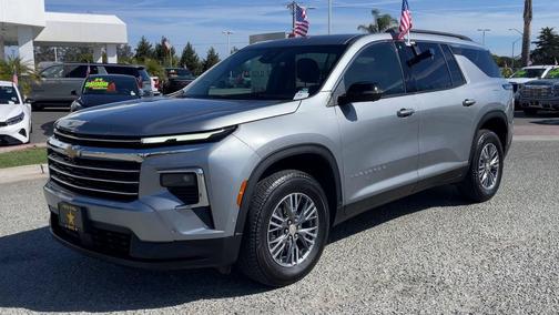 Sterling Gray Metallic 2025 Chevrolet Traverse LT