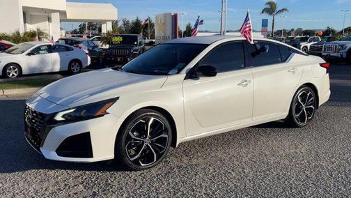 2023 Nissan Altima SR FWD