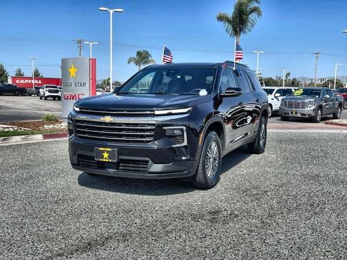 Mosaic Black Metallic 2025 Chevrolet Traverse LT