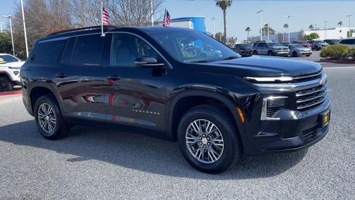 Mosaic Black Metallic 2025 Chevrolet Traverse LT