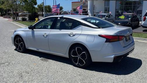 Brilliant Silver Metallic 2023 Nissan Altima SR FWD