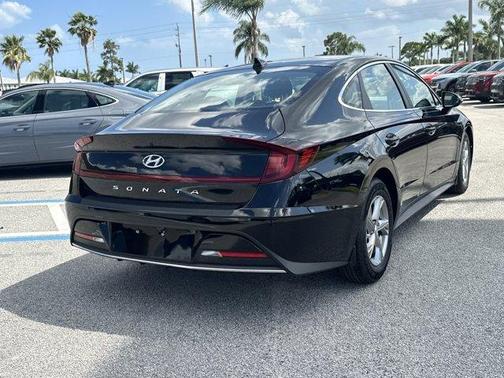 2023 Hyundai SONATA SE