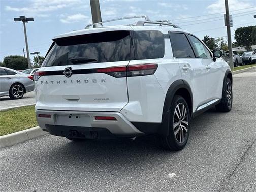 2025 Nissan Pathfinder Platinum