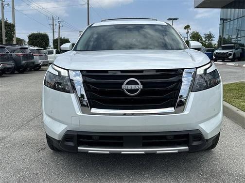 2025 Nissan Pathfinder Platinum