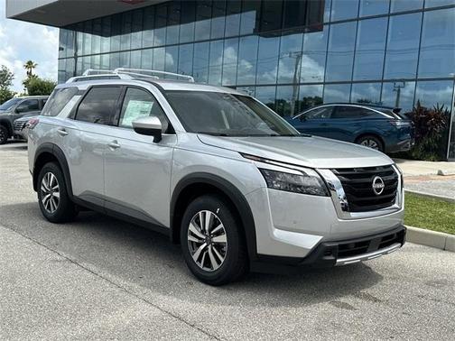 2025 Nissan Pathfinder SL
