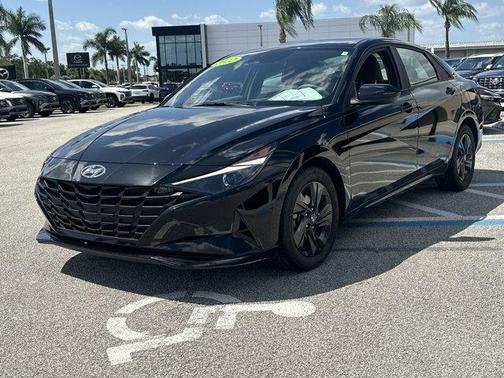2022 Hyundai ELANTRA SEL