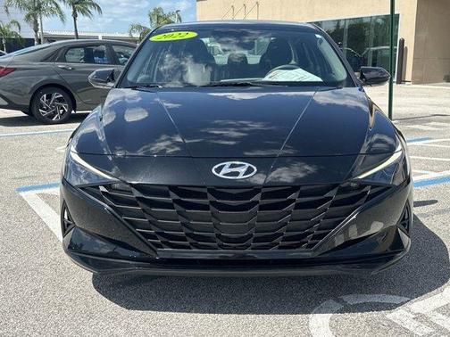 2022 Hyundai ELANTRA SEL