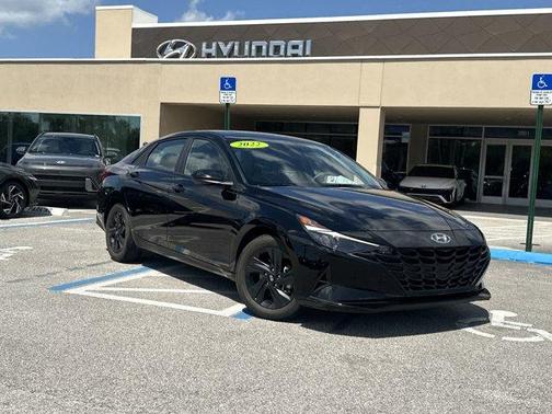 2022 Hyundai ELANTRA SEL