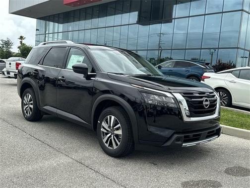 2025 Nissan Pathfinder SL