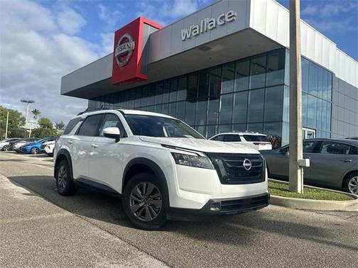 2025 Nissan Pathfinder SV