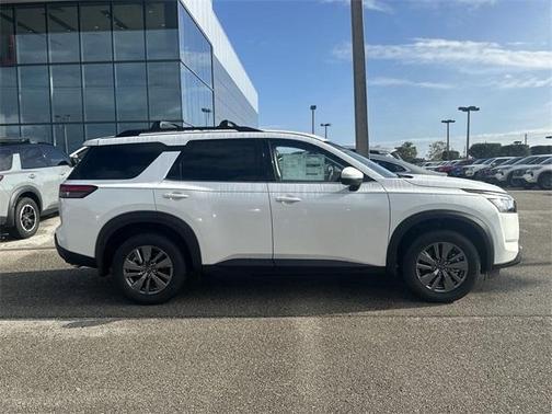 2025 Nissan Pathfinder SV