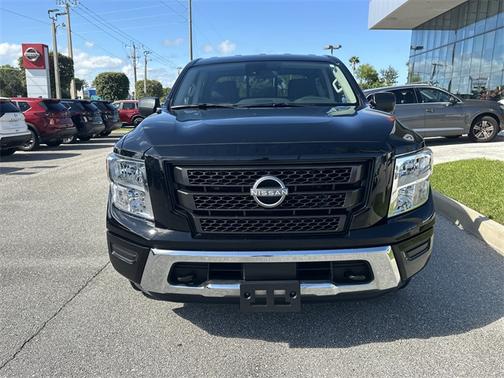 2023 Nissan Titan SV
