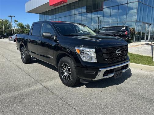 2023 Nissan Titan SV