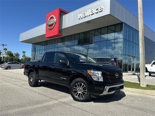 2023 Nissan Titan SV