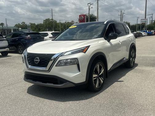 2 Tone White / Black Roof 2023 Nissan Rogue SL