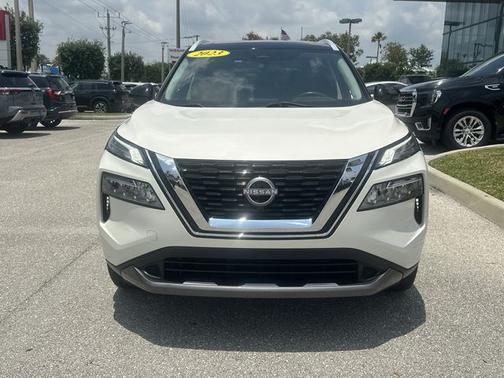 2 Tone White / Black Roof 2023 Nissan Rogue SL