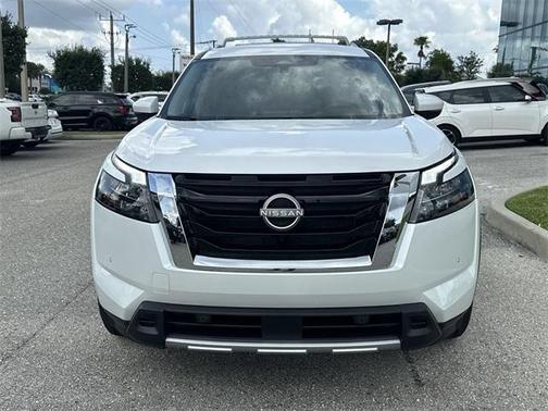 2025 Nissan Pathfinder SL