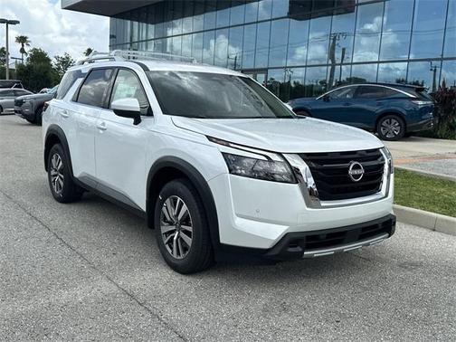 2025 Nissan Pathfinder SL