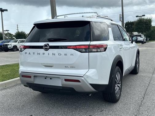 2025 Nissan Pathfinder SL