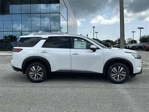 2025 Nissan Pathfinder SL