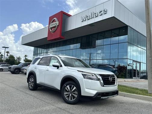 2025 Nissan Pathfinder SL