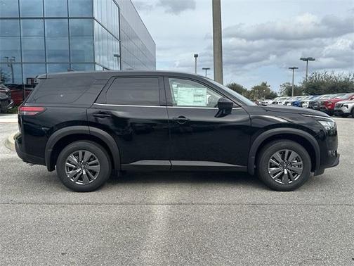2025 Nissan Pathfinder S