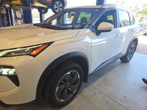 Everest White P 2024 Nissan Rogue SV