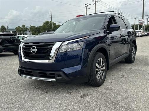 2025 Nissan Pathfinder SL