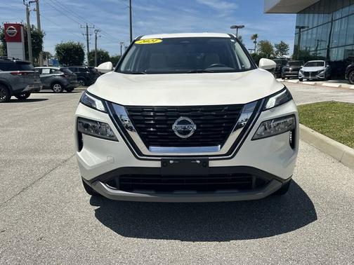 White 2021 Nissan Rogue SV