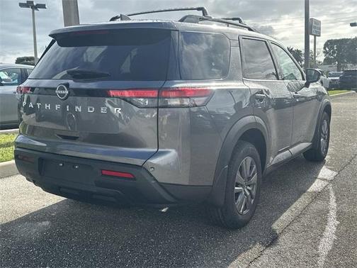2025 Nissan Pathfinder SV