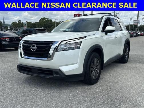 2022 Nissan Pathfinder SV
