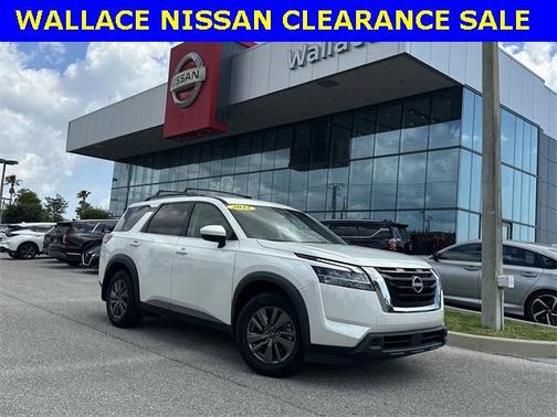 2022 Nissan Pathfinder SV