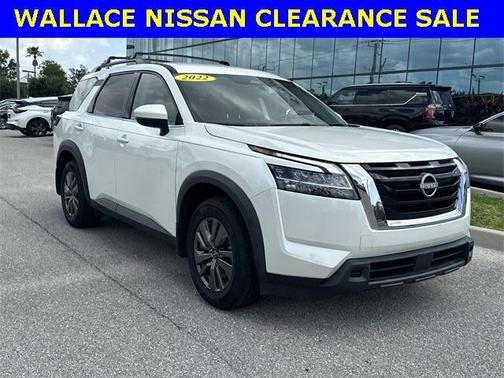 2022 Nissan Pathfinder SV