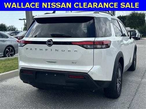 2022 Nissan Pathfinder SV