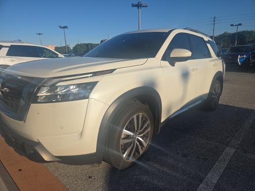 2024 Nissan Pathfinder Platinum