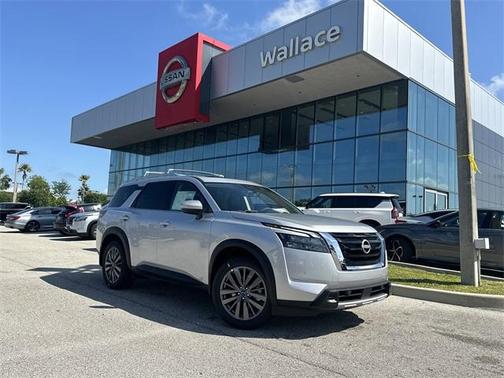 2025 Nissan Pathfinder SL