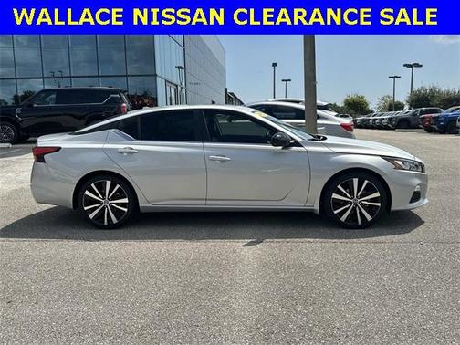 2022 Nissan Altima 2.0 SR